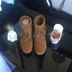 Minnetonka hello kitty ankle boots